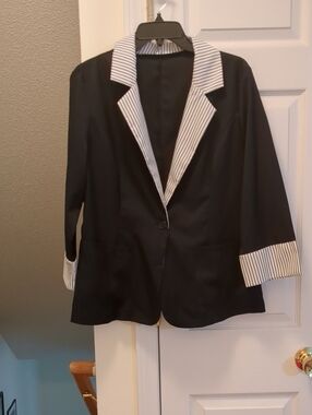 SHEIN Black Jacket with Pinstripe Lapel And Sleeves